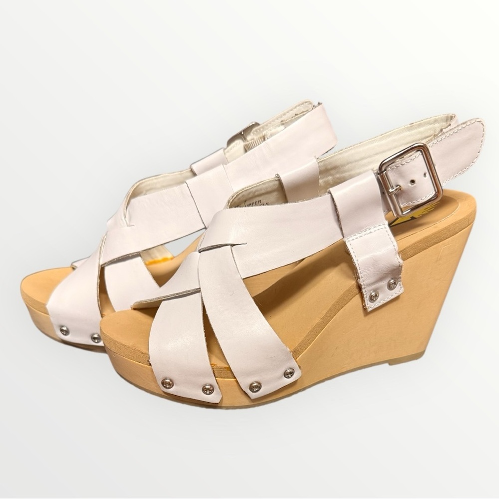 NWOT Volatile Women's Wedge Sandals